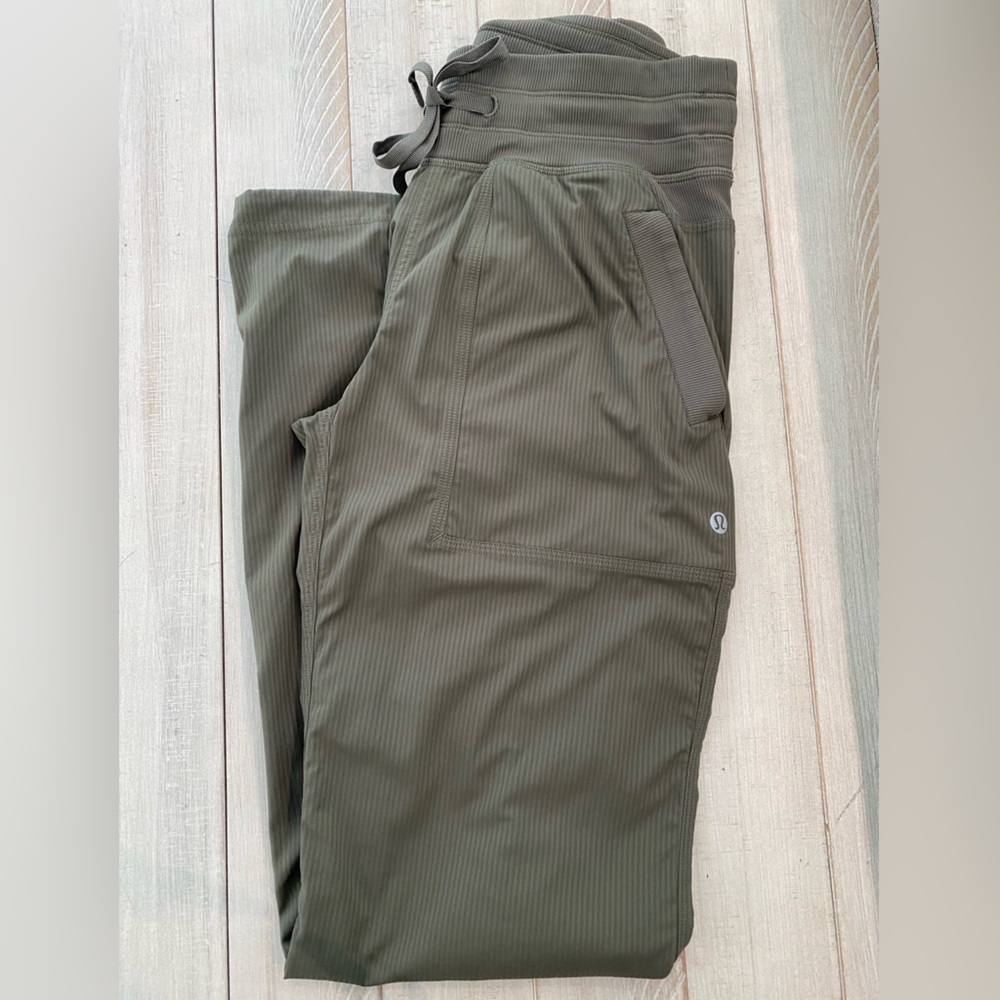 LuluLemon Dance Studio Mid-Rise Pant Regular Size 4